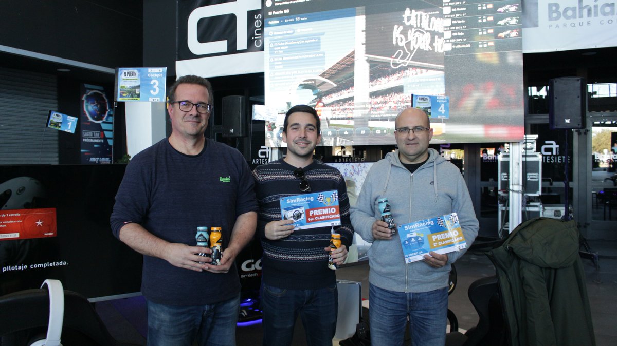 Disfrutamos de muchas vueltas clasificatorias de más de 30 grandes pilotos (niños, niñas, hombres y mujeres) que se acercaron al Parque Comercial Bahía Mar de <a href="/ElPuerto/">Ayuntamiento de El Puerto de Santa María</a>.
<a href="/ApaesportAnd/">APAESPORT E-SPORTS ANDALUCÍA</a> y <a href="/ElPuertoGG/">ElPuertoGG</a> presentan el podio de pilotos:
1- Francisco "UZU"
2- Julio Sánchez
3- TGR_LUKE