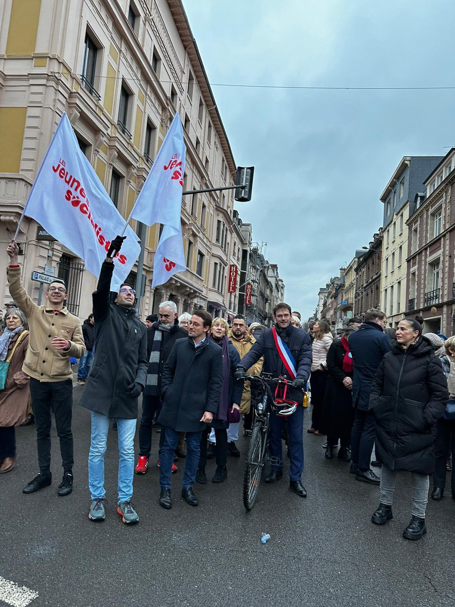 Nous étions nombreux aujourd’hui pour marcher contre le projet de loi immigration, pour dire non à ce projet de société qui met de côté la fraternité et toute une partie de ceux qui font la France