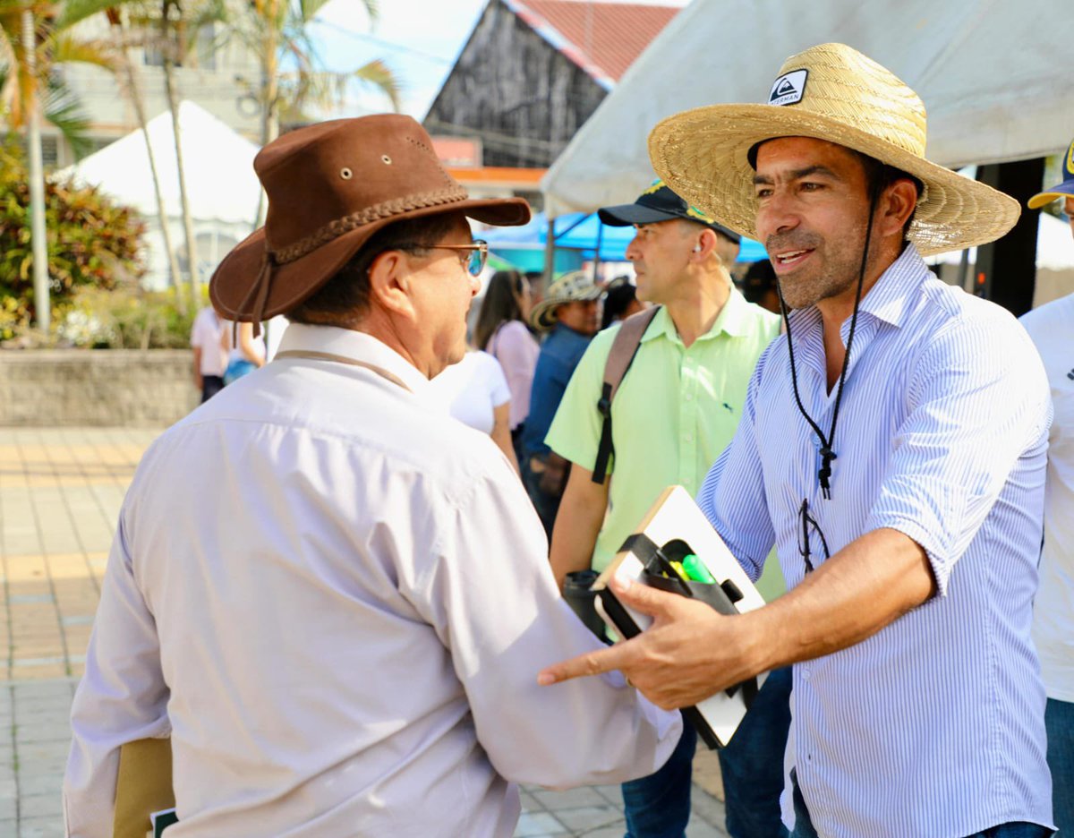 🚶Continuamos #caminando el amplio y pujante departamento de Cundinamarca. Hoy, en la provincia de #MagdalenaCentro

Madrugamos para atender nuestro compromiso de #DiálogosComunitarios con las comunidades de los municipios de:

📍#SanJuanDeRioseco
📍#Vianí
📍#Pulí 
📍#Bituima