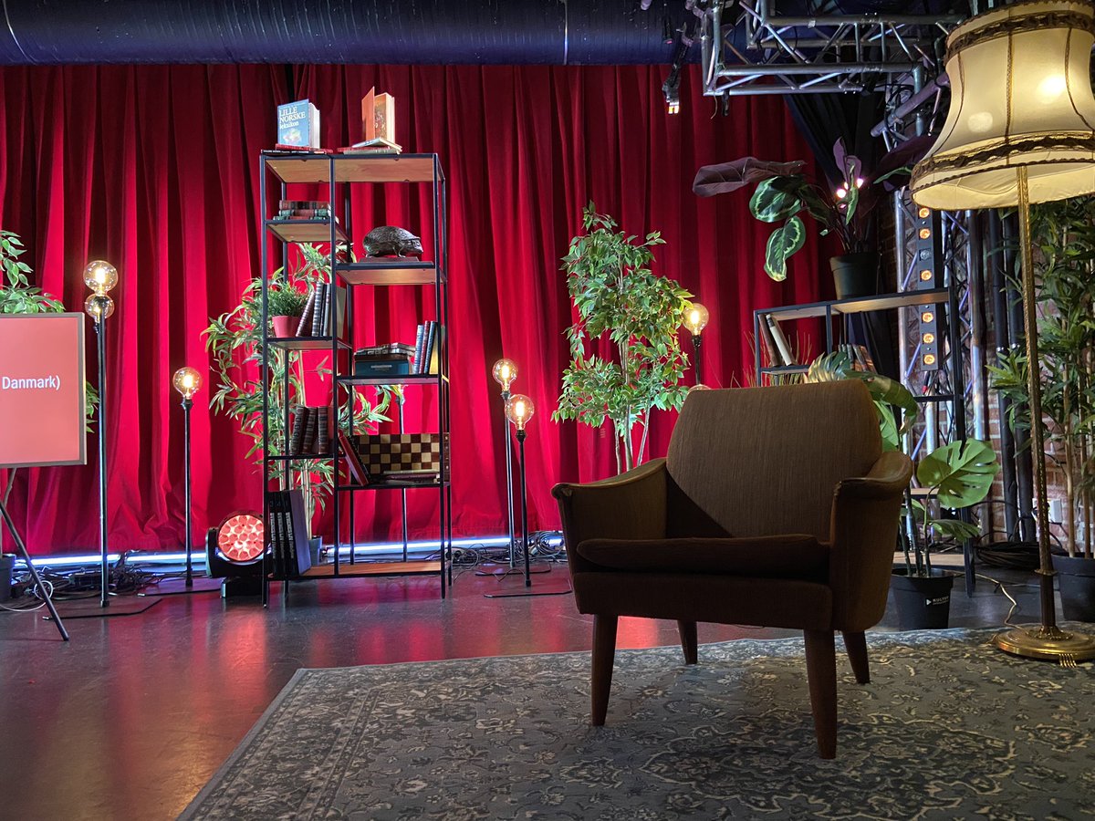 Vi er klare for #Aarebrotforelesningen 2024! I år skal professor <a href="/UniOslo/">Universitetet i Oslo</a> Kalle Moene snakke om økonomisk likhet og ulikhet gjennom 100 år. Følg sendingen live her: vimeo.com/event/4018023