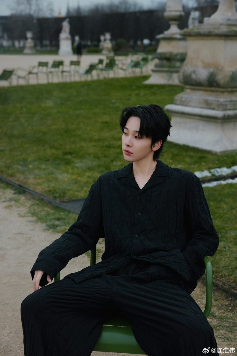 More pics ✌️☺️

🔗weibo.com/2102883924/499…
#LianHuaiwei #连淮伟 #Huaiwei #Cpop #ParisFashionWeek <a href="/OfficialTaakk/">TAAKK_official</a>