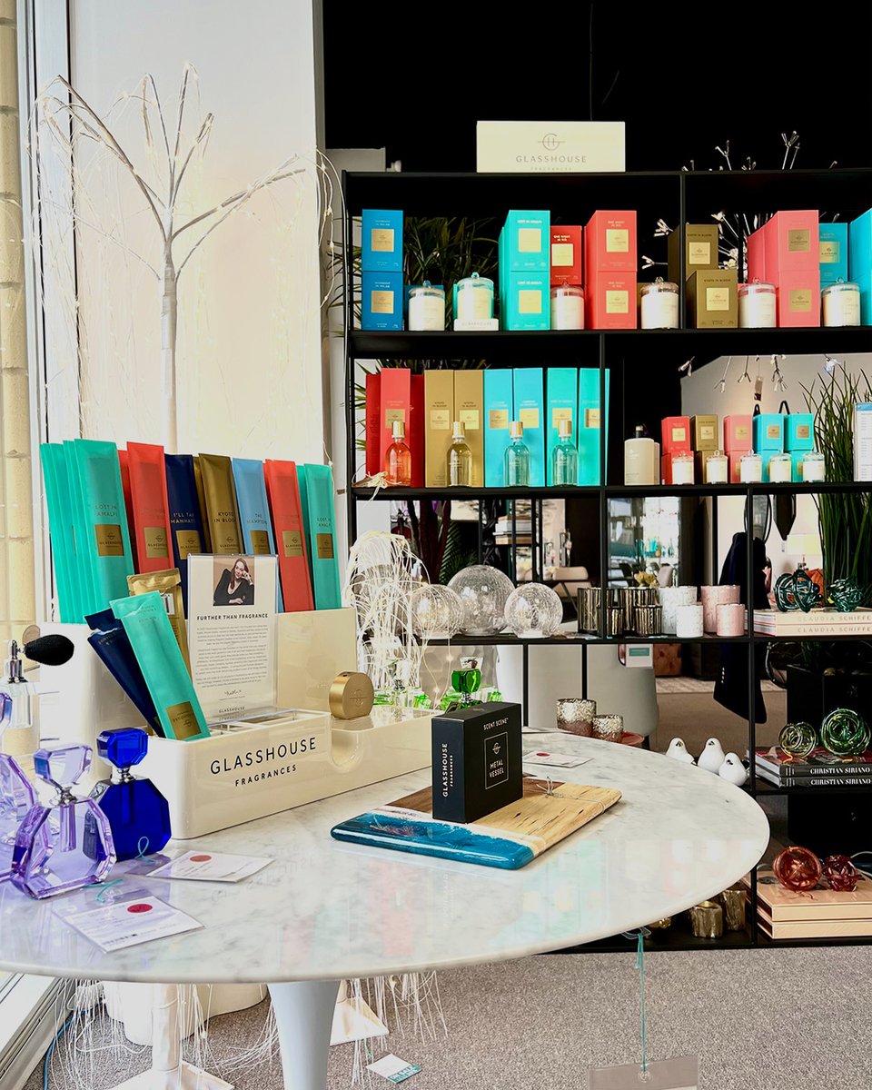 MartinDanielTO's tweet photo. Our showroom has never smelled so good! Valerie's Boutique is home to many fragrances from candles to soaps! Stop by to shop Valerie's curated collection of home goods!

📍2663 Steeles Ave W, Toronto

#valeriesboutique #torontohomedecor #torontofurniture https://t.co/HgoTXeKktu