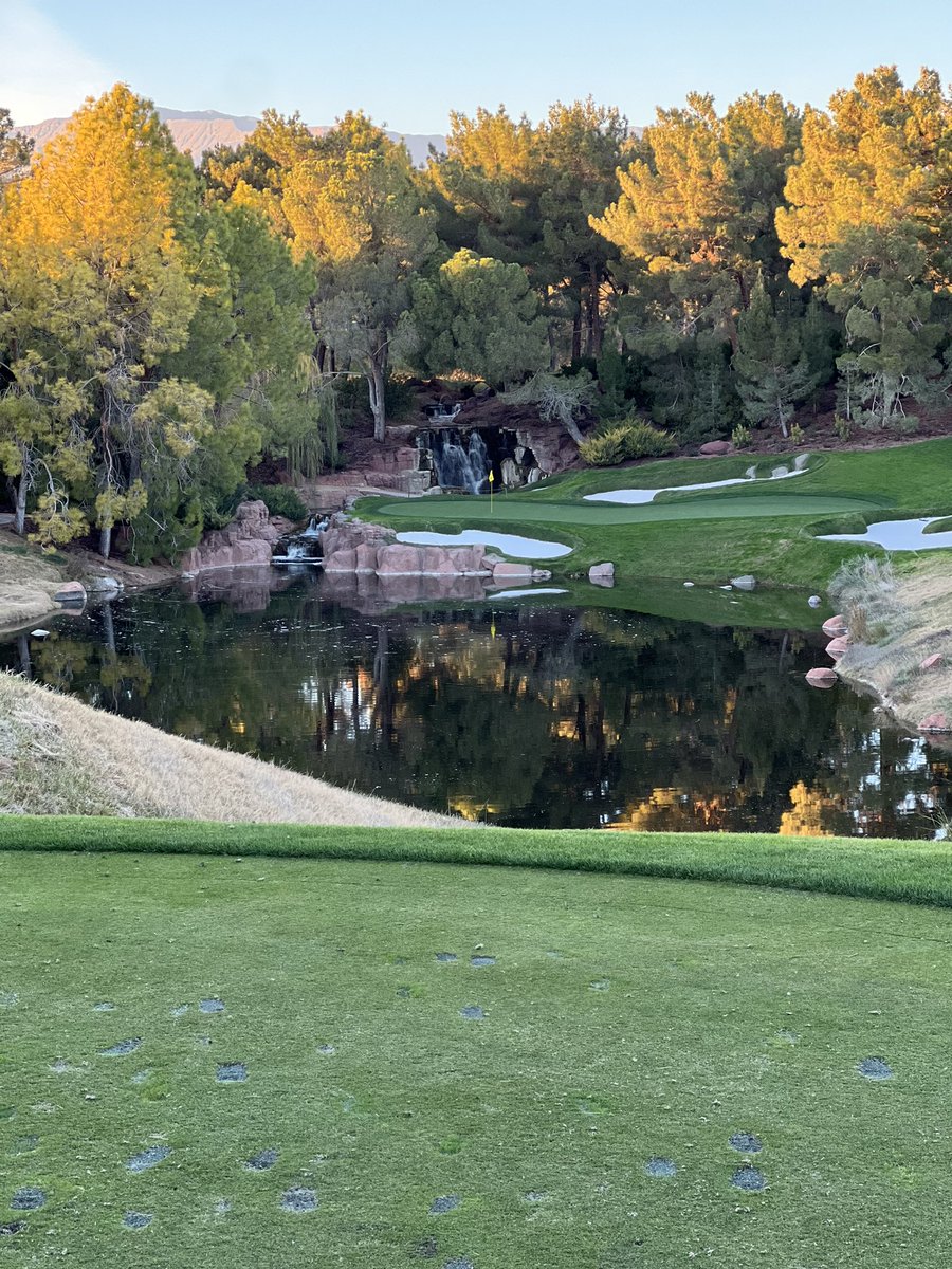 CoachNickRobone's tweet photo. @ppargolfer We’ll stick with the Las Vegas golf theme https://t.co/jpUjpX24tg