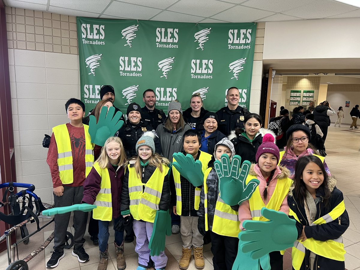 It was a fantastic Friday with this crew! Thank you <a href="/StormLakePolice/">Storm Lake Police</a> for joining us on High Five Friday. 
#communitypartners