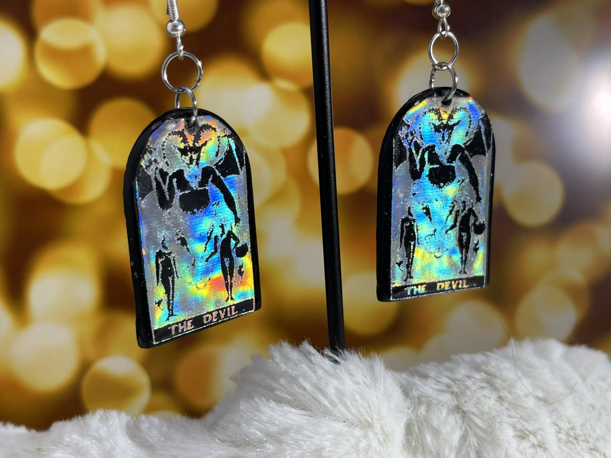 MeadowstoneRVA's tweet photo. New goodies are now available in the shop and are currently on sale for a few days! 

https://t.co/be9TtRvqr4 

#coffin #darkaesthetic #handmade #electroforming #sterlingsilver #tarot https://t.co/O0U4vi8yWC