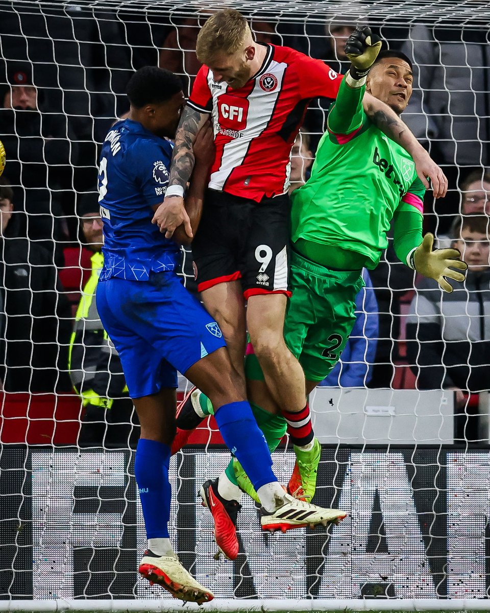 brfootball's tweet photo. 78’—Ward-Prowse gives West Ham the 2-1 lead from the spot
90+1’—Sheff Utd down to 10 after Brewster is sent off
90+7’—West Ham down to 10 after Coufal is sent off
90+13’—McBurnie makes it 2-2 for Sheff Utd from the spot

The end to Sheff Utd vs. West Ham was a wild one 😮‍💨 https://t.co/wYoCOAFVoo