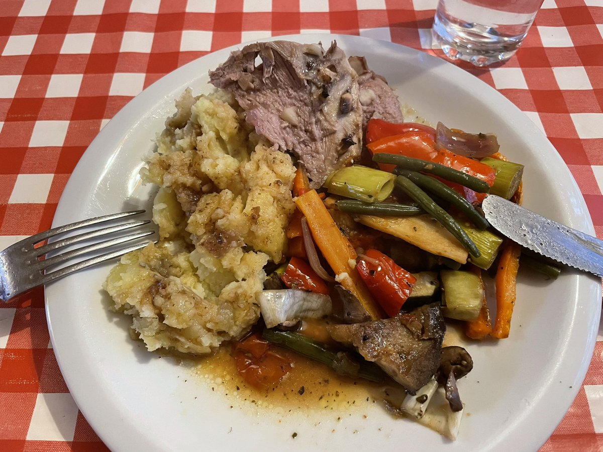 ZwartblesIE's tweet photo. Finally sitting down to eat my Sunday lunch. It’s more like a Lupper as it’s 4:10 in the afternoon.
Too busy this more preparing for #StormIsha https://t.co/fhYsZYaNXo