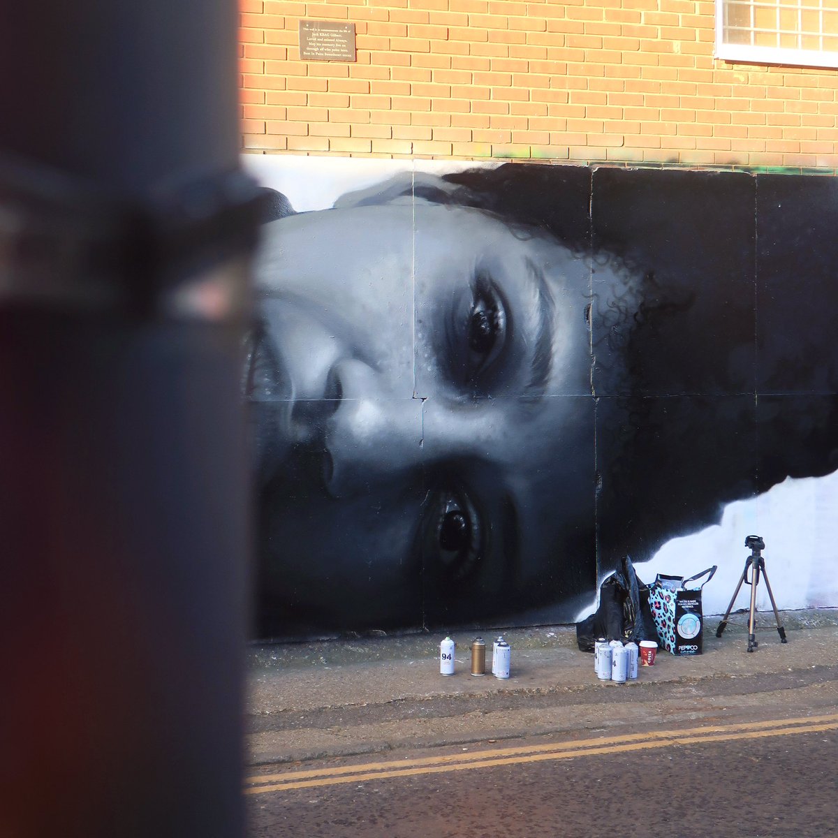 🇬🇧: Let’s go 2024! ❄️ First mural of the year in progress in the winter cold, in London, U.K • coming soon • 🇫🇷: C’est parti pour 2024! ❄️ Première fresque de l’année en cours dans le froid hivernal, à Londres au Royaume-Uni • à découvrir bientôt •