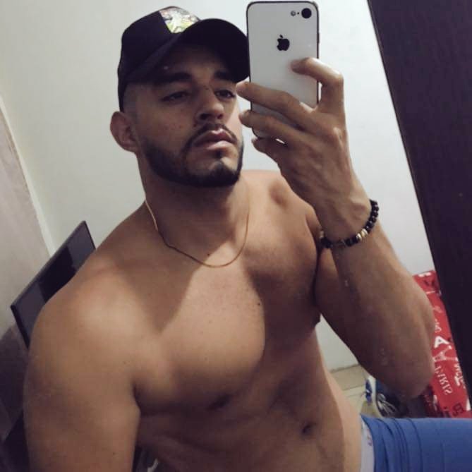 FabiMuoz9's tweet photo. @Cholobisexx Azules jejeje https://t.co/gKP5TRxatA
