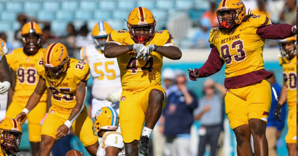Bethune Cookman re-offered #Blessed 
<a href="/CoachWoodie/">Raymond Woodie Jr.</a> <a href="/CoachDillard5/">Myron Dillard</a> 
<a href="/CoachGreen_3/">Green Zone preps Recruiting inc.</a> <a href="/PinellasHSMedia/">Pinellas Highschool Media Group</a>