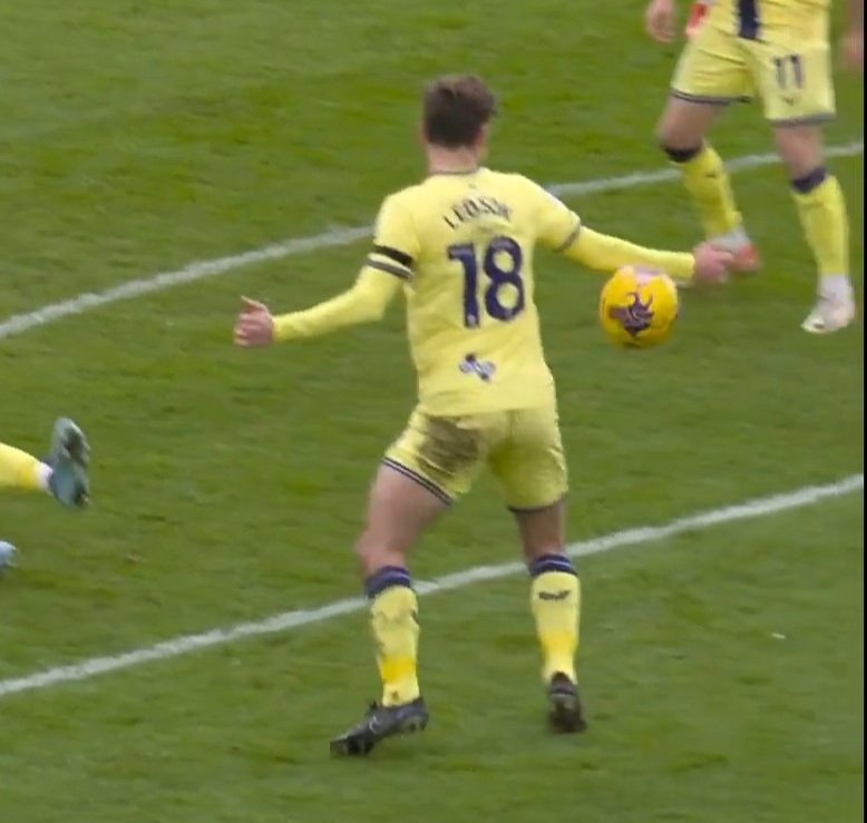 Today's Spot the Difference competition brought to you by Ryan Ledson #lufc