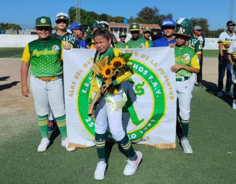 AsoBeisAragua's tweet photo. VII Campeonato Estadal de Clubes categoría #infantilAA
🏆Copa "Jhon Trujillo"
Aguiluchos "C" 12
Aragua Femenino 7
📍 Palo Negro
🏟 Ambulatorio
@cjhonsport sponsor oficial de AsoAragua 🏆
@FEVEBEISBOL
#SembrandoBeisbol🌱
#TalentoAragueño https://t.co/35MLjGAFnr