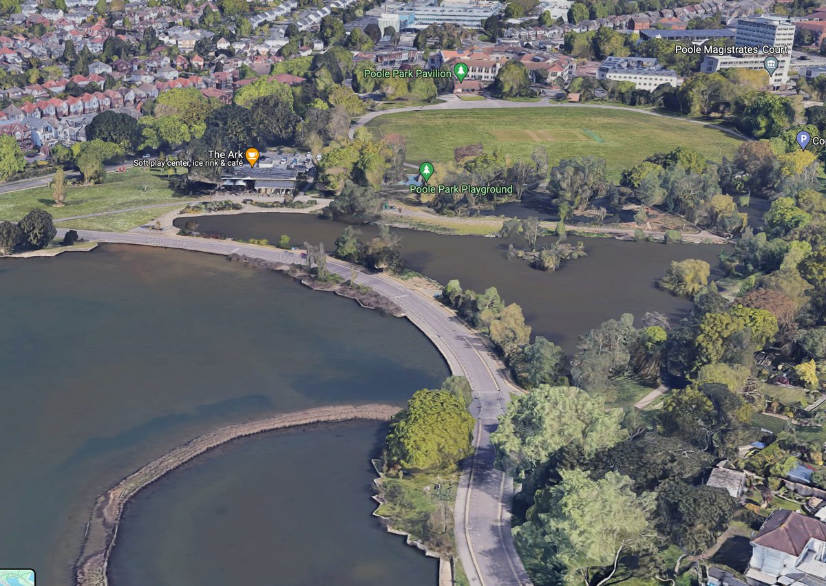 This is the road in Poole Park that's been used by drivers as a short cut. Closing just one entrance stops this but maintains vehicle access and parking for park users. If you want to find out more and have your say in the consultation the details are here haveyoursay.bcpcouncil.gov.uk/pooleparkaccess