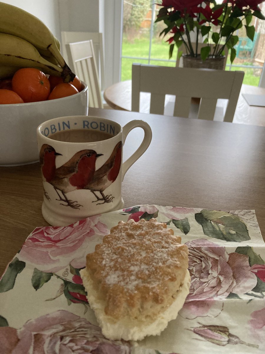 A late hello & good afternoon, I’ve been off a while but promise to catch up. Hoping we keep electrics on as blowing a gale here. Sunday afternoon tea & scone, what comes 1st cream or jam. If honest I don’t care, it’s nice either to me. ☕️🧁 Hoping your all doing ok. ❤️