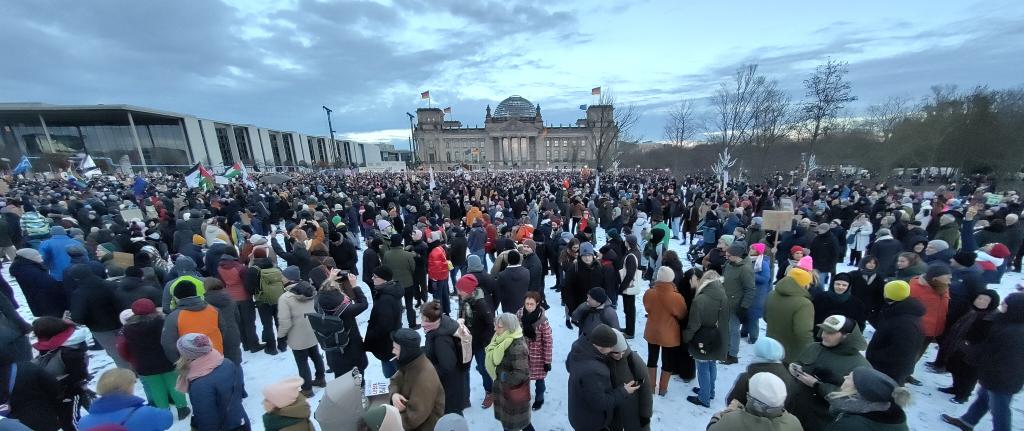 Danke Berlin. ❤️
#Wirsindmehr
#Niewiederistjetzt 
#Deutschlandstehtauf
#Deutschlandstehtaufgegenrechts