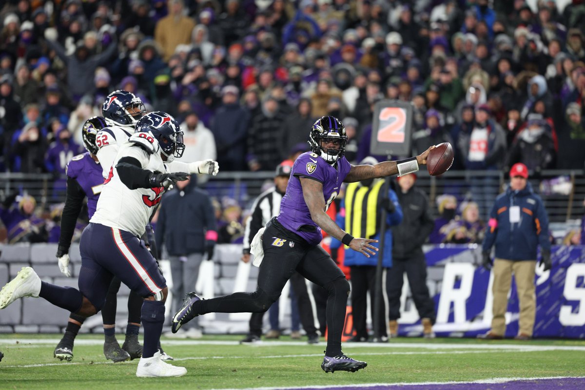 The moment @Lj_era8 called game, scored his 4th TD, said SEE Y'ALL IN THE AFC CHAMPIONSHIP & ran into the tunnel✌️ Photos by the amazing Allen Kee // @ESPNImages #RavensFlock | #NFLPlayoffs