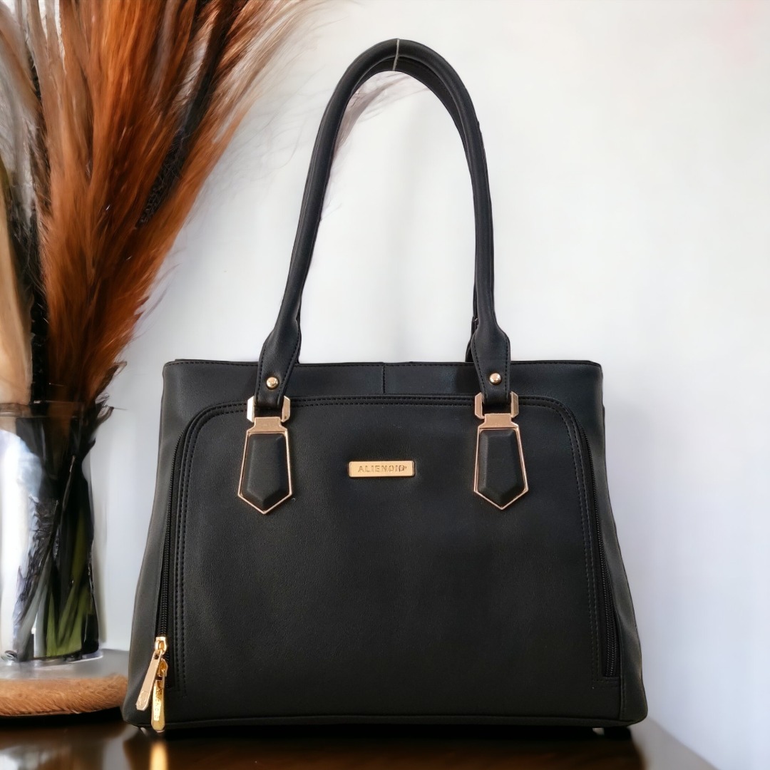 Alienoid_India's tweet photo. Dazzle in sophistication with Alienoid's divine handbags! 📷📷 Perfectly sized at 13" length, 5" width, 10" height – every detail crafted for elegance. To own this beauty, WhatsApp: 9326779916. #AlienoidCharm #EleganceDefined #ChicDimensions #OrderNow https://t.co/6xTPbLIs1r