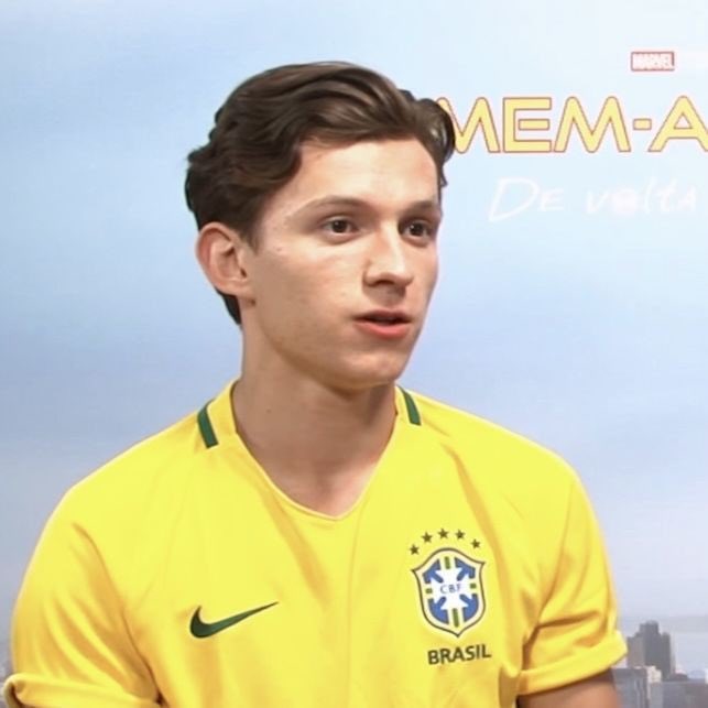 selecosmics's tweet photo. se o tom holland fosse brasileiro que nome vocês dariam a ele? https://t.co/Kk5P8yAAAG