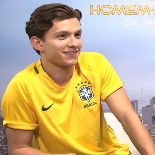 selecosmics's tweet photo. se o tom holland fosse brasileiro que nome vocês dariam a ele? https://t.co/Kk5P8yAAAG
