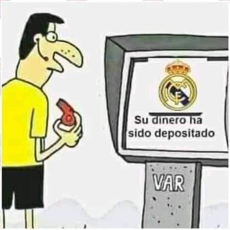 El VAR revisando el gol de Vinícius contra el Almería. #RealMadridAlmeria