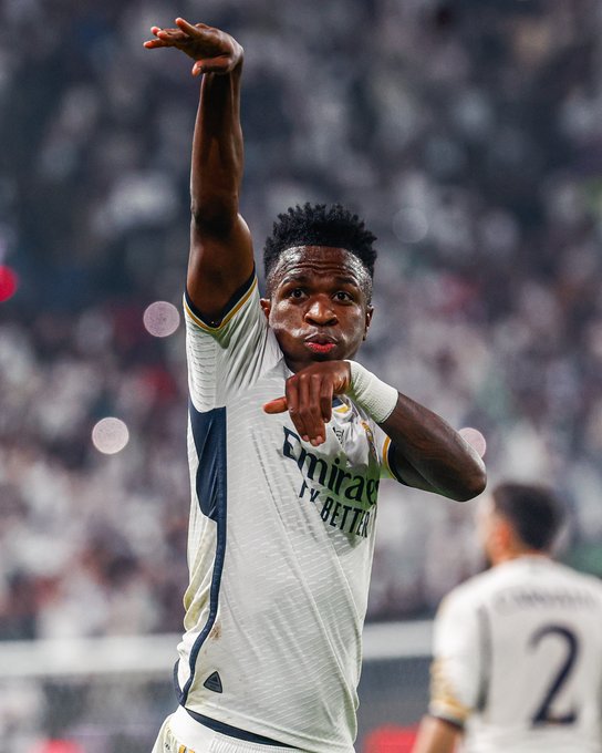 GOLAZO de Vinicius con el hombro, Real Madrid 2-2 Almería minuto 69. YO CREO EN LA REMONTADA #RealMadridAlmería #HalaMadrid #LALIGAenDAZN #LALIGAEAPORTS