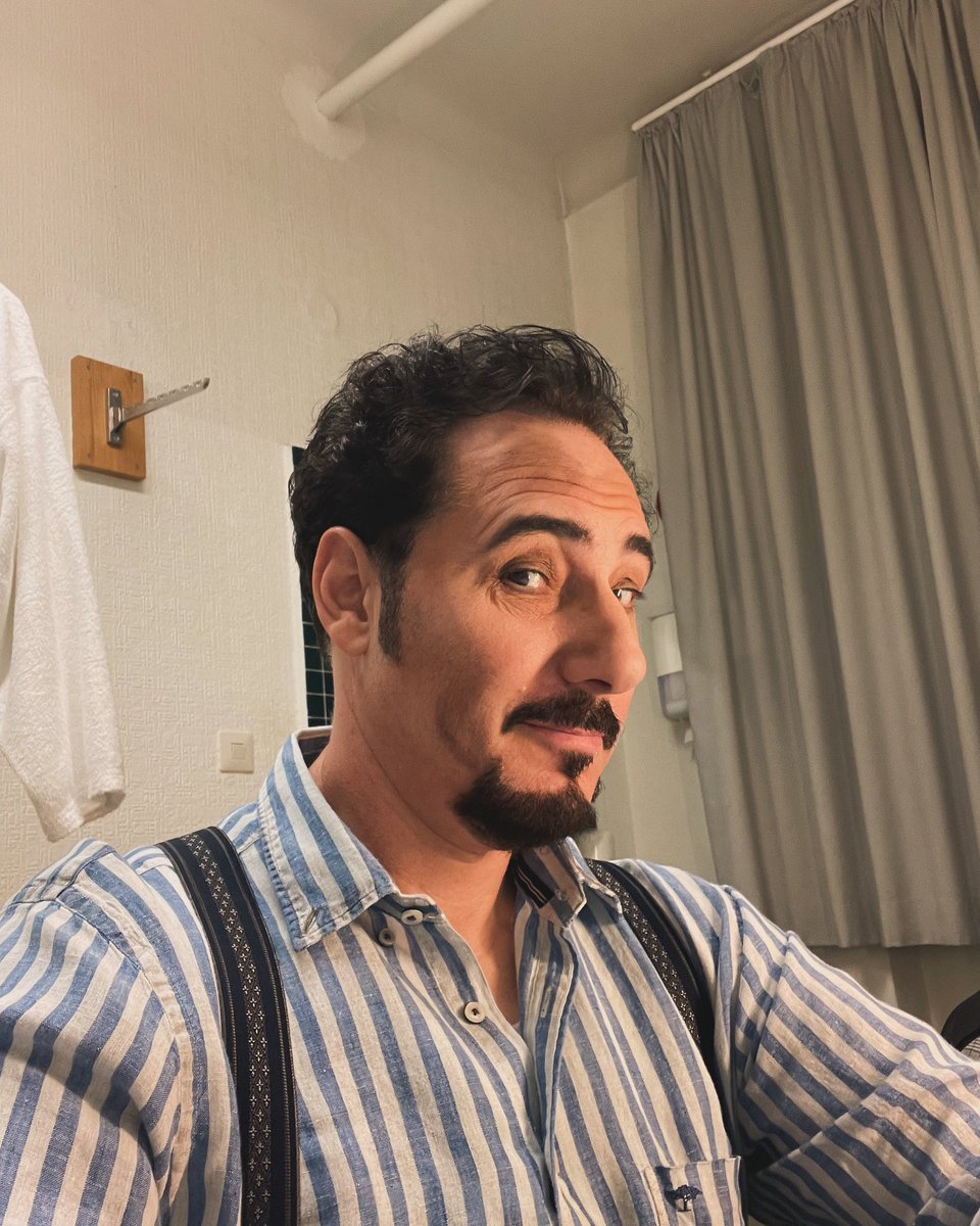 LaCollaTenore's tweet photo. Oggi Il Tabarro ad Amburgo. Tantissimi in bocca al lupo a tutti 🍀😘🎉😂 @staatsoperHH https://t.co/ljanLgr7O4