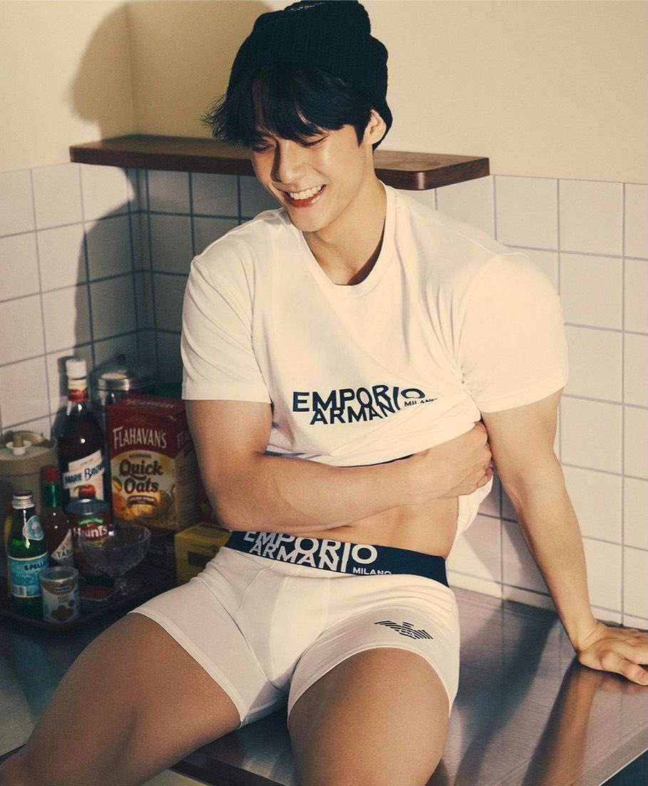 throwabra's tweet image. Find me a girl who cooks please