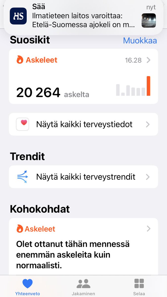 Lumileikkejä koko viikonloppu, tänään sunnuntaina 20.000 askelta tuli täyteen hallin katolla lunta kolalla  lykkien👍 Lumen paino nousee kastuessa☹️ Luulis unen tulevan😊 ja toivottavasti lumentulo lakkaisi👍Ennakoiva #elämänturva #hyötyliikunta