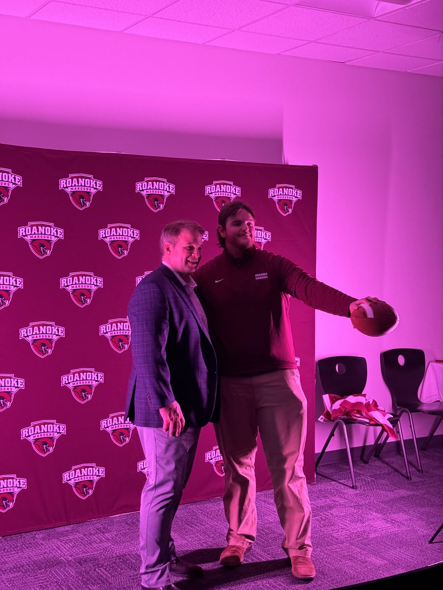 ColbyHancock05's tweet photo. I had an amazing time at the Roanoke College official visit thank you coaches @CoachGiancola @BryanStiney @damehova9 https://t.co/CopGJSB1Pe