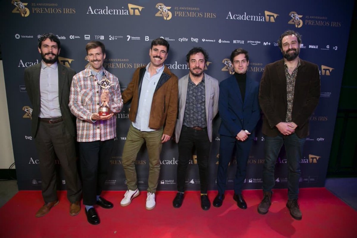 El equipo de guión de @LaResistencia ganó un premio Iris esta semana. Y se sumó otro a mejor programa No se me ocurre forma más grata de cerrar esta etapa. Mil gracias @academia_tv !!! #LaResistencia #PremiosIris #academiatv #ElTerrar #Movistar #Mediapro