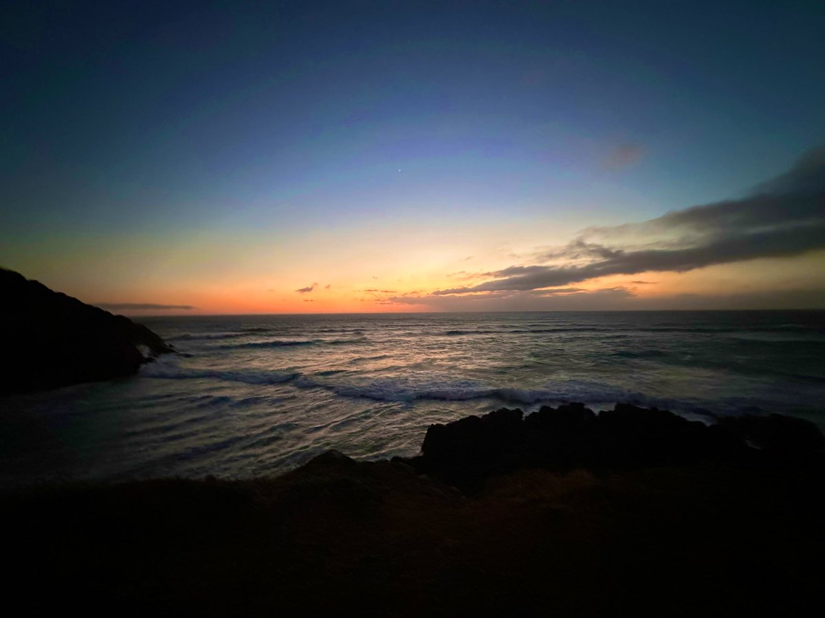 NewyBeachBum's tweet photo. Not much sun, but a nice walk, some friends along the way, and a swim to follow. 

2024 day 22/22 

#SaltWaterTherapy #Sunrise #HatHead https://t.co/z44u4icWdn