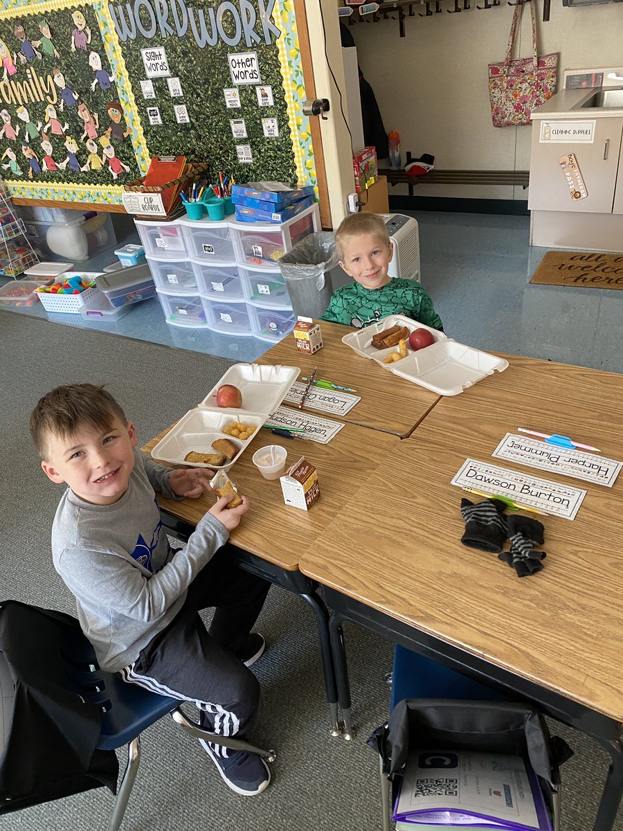 WallingSES's tweet image. Our amazing star students these last two weeks, Beau and Logan! 💜💛⭐️

#connectses
#bulletpride