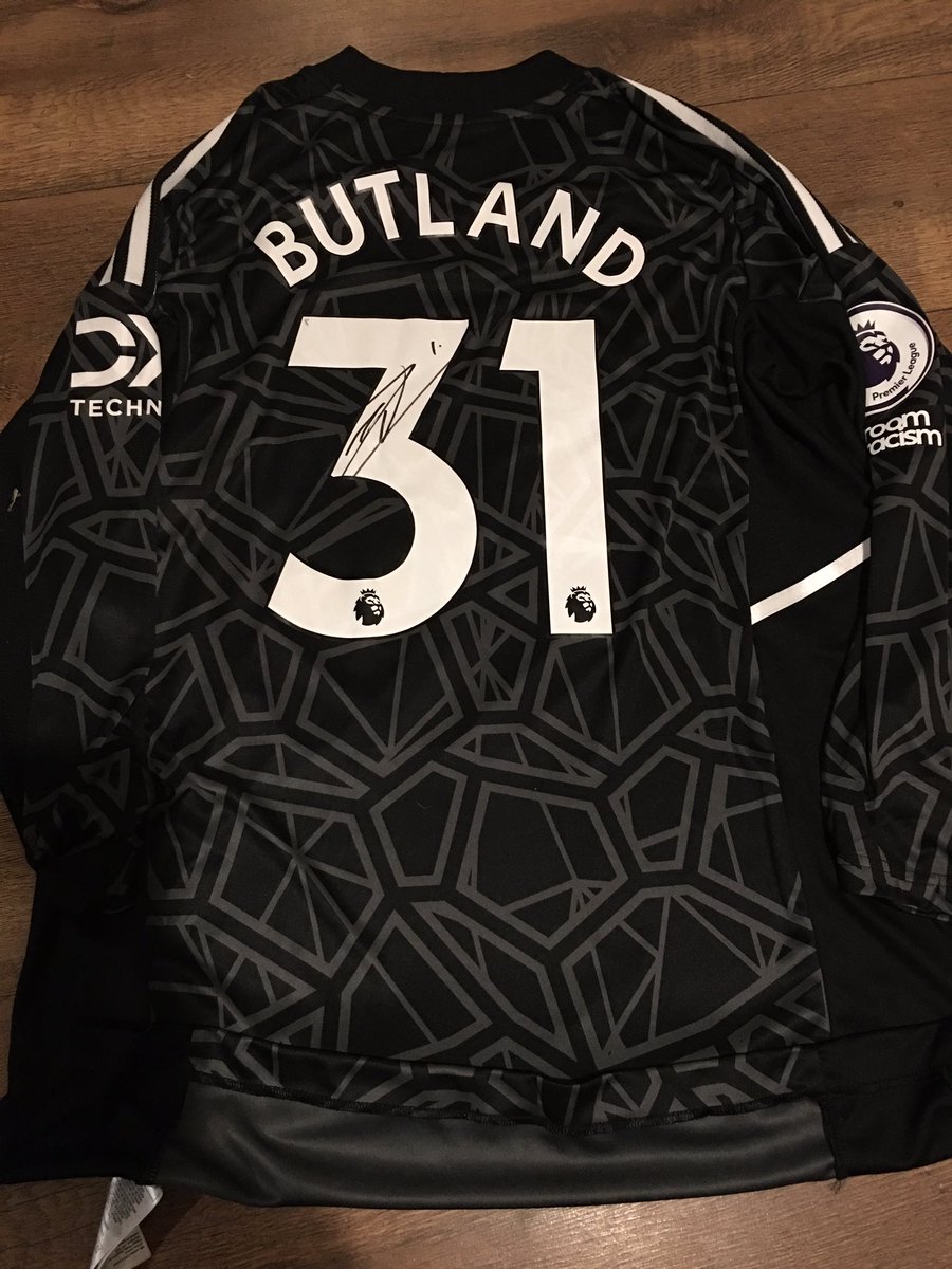 Auction With huge thanks to @MrGunny1963 I have up for auction this signed @JackButland_One @ManUtd Goalkeeper Shirt. Bid in replies please All funds raised will be used to support childrens grassroots teams. Ends 23/01 at 12PM