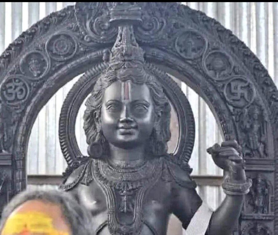 NewsAlgebraIND's tweet photo. BIG BREAKING NEWS 🚨 Before historic 22nd Jan Sunrise, Virat Kohli, Sachin Tendulkar, Saina Nehwal have reached Ayodhya 🚩

Amitabh Bachchan, Rajinikanth, Pawan Kalyan, Chiranjeevi, Ram Charan, Randeep Hooda have also arrived🔥🔥

CJI DY Chandrachud has also reached. PM Modi will reach tomorrow. 500 year wait will come to an end ❤️🔥