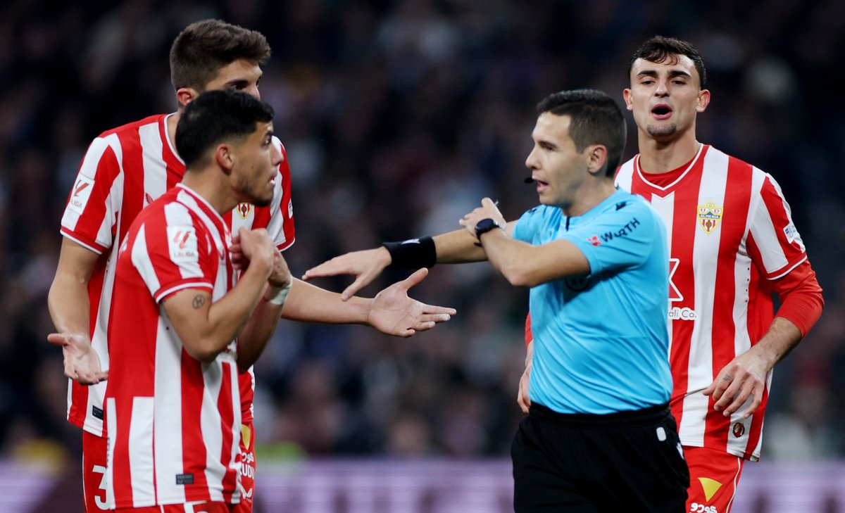 📌 Penalti concedido 
📌 Gol al rival anulado 
📌 Gol concedido 

Por primera vez en LALIGA 23/24 el VAR interviene en tres ocasiones en un mismo partido para que el árbitro termine modificando su decisión inicial hacia un mismo equipo: el Real Madrid.
