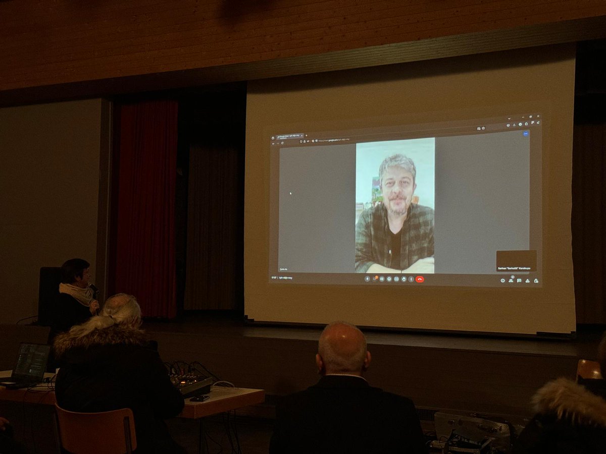 6 Şubat depreminin birinci yılına yaklaşırken "Üç Gün" belgeseli dayanışma çağrısı ile bugün Basel'de gösterimdeydi. Gösterim sonrası katılımcılar ile birlikte kısa bir söyleşi de gerçekleştirildi. Depremin yıldönümüne doğru bir kere daha tekrarladık #dayanışmayaşatır