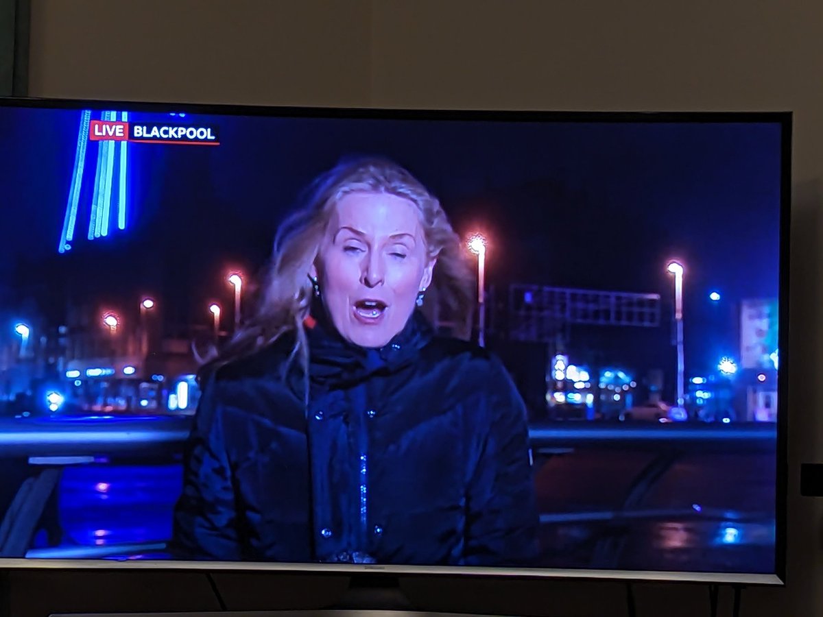 Andrew (@andrewjtye) on Twitter photo Who'd be a #LocalNewsReporter?
Do producers think we are so dumb if the reporter isn't outside we won't believe that it's wet & windy out?
<a href="/BBCNews/">BBC News (UK)</a>
#StormIsha
#PutThemInAStudio Who'd be a #LocalNewsReporter?
Do producers think we are so dumb if the reporter isn't outside we won't believe that it's wet & windy out?
<a href="/BBCNews/">BBC News (UK)</a>
#StormIsha
#PutThemInAStudio