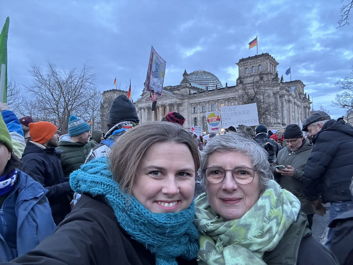 clara_herrmann's tweet photo. Danke #berlin - stark &amp; stabil für unsere Demokratie  #gemeinsamgegenrechts https://t.co/PprajWleEq