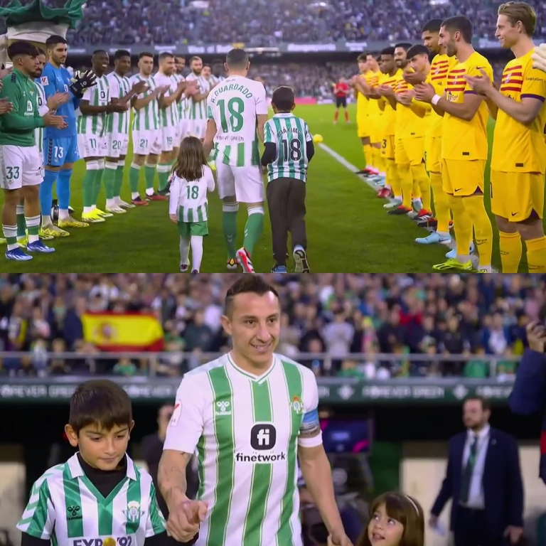 Los jugadores del Betis y los futbolistas del FC Barcelona despidieron a Andrés Guardado con un pasillo de honor. La afición se puso de pie y se le entregó con una ovación ensordecedora. Y hubo reconocimiento de su directiva. Homenaje al extranjero con más partidos disputados en