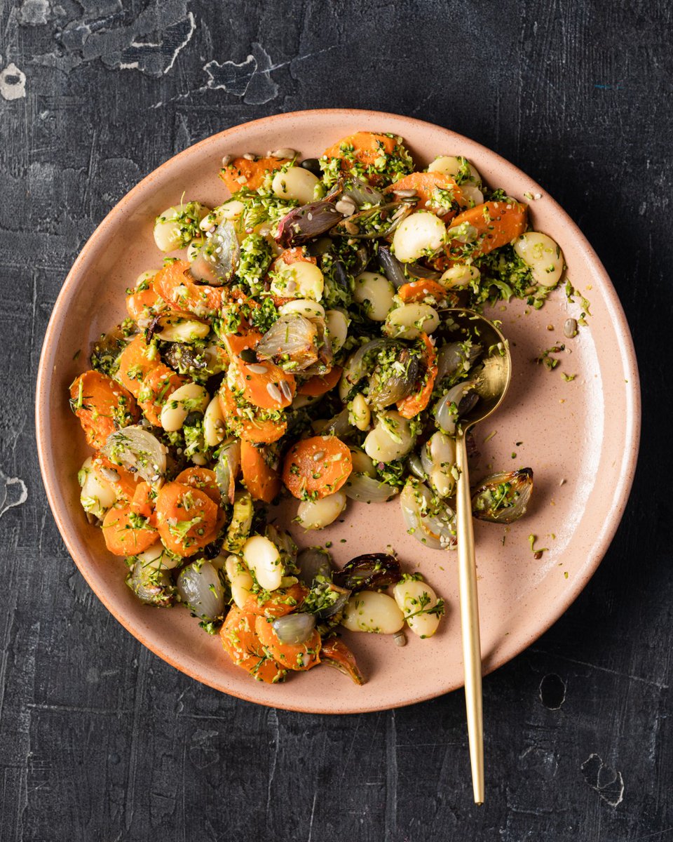 Happy Veganuary!

Enjoy this roast carrot, shallot and broccoli salad packed with lots of nutrients and vitamins to help fight off cold season!

Head to our website for the full recipe - ukshallot.com/recipes/roast-…