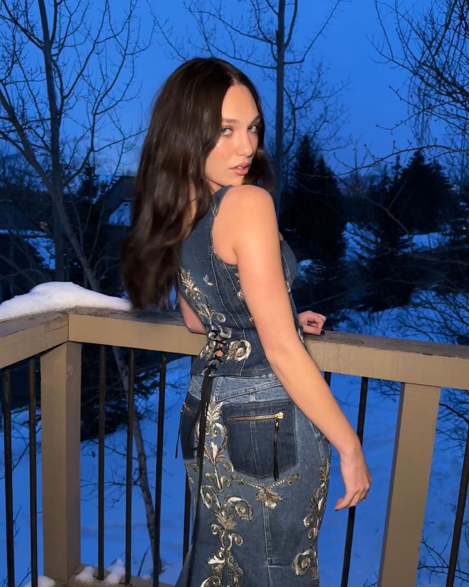 TeamMaddieMx_'s tweet photo. #PHOTO_VIDEO Maddie Ziegler glam for the 2024 Sundance Film Festival! https://t.co/cvlZUxGvPH