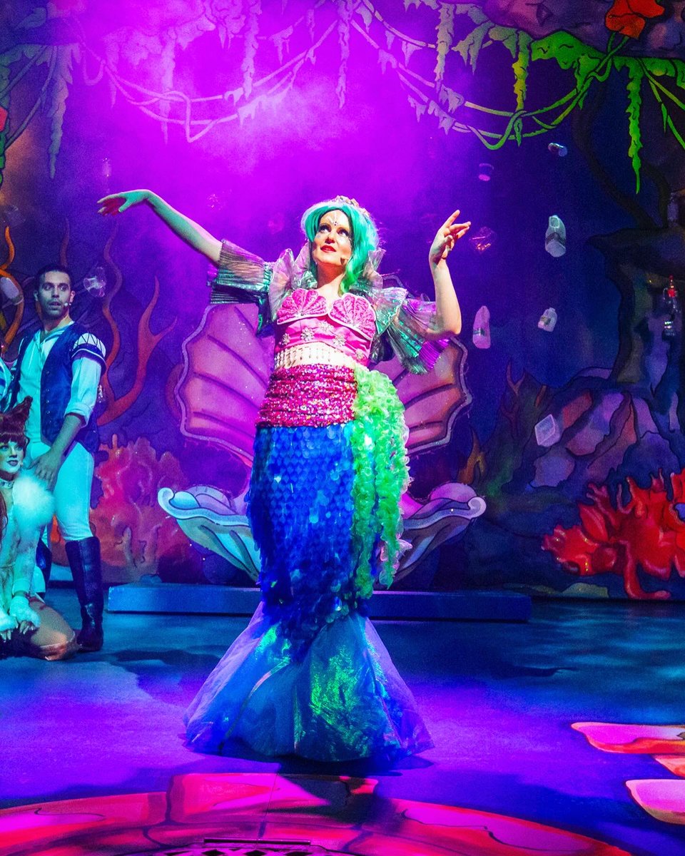 shanrew's tweet photo. A week since we wrapped up this one and Iโm still finding glitter everywhere โจ
A glorious time with glorious company ๐ @HGtheatre
Photos by @karlandrephoto ๐ธ
#panto #wrapup #fairy #mermaid #dickwhittington #theatre #pantodebut #glitter https://t.co/hkQOvSS0rC