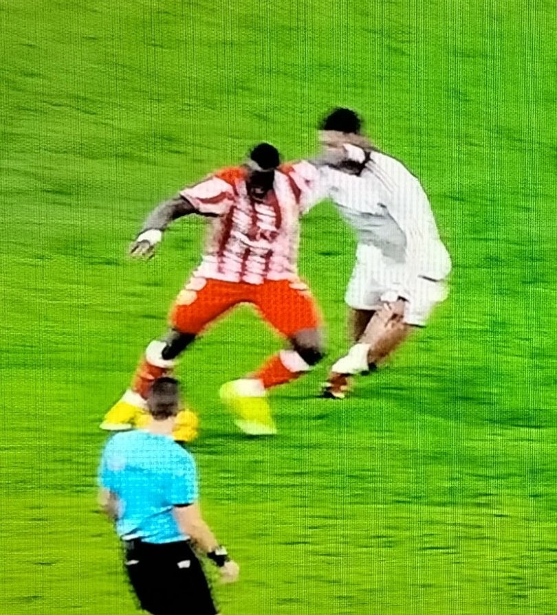 JLSanchez78's tweet photo. 👏 Brillante Hernández Hernández (no pensé que nunca diría esto)

✅️ Polémica 1: mano clara
✅️ Polémica 2: Falta a Jude
✅️ Polémica 3: No mano de Vini

Gente quejándose del acierto del VAR https://t.co/o85O6dLtVd