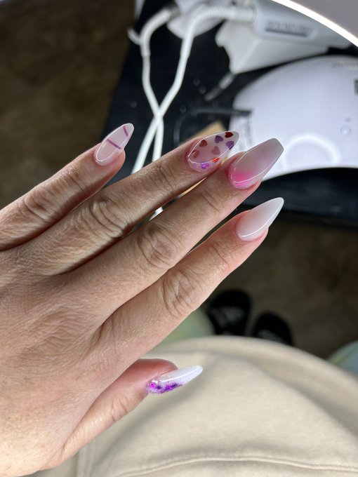 Ok! Can we talk about this sculpted full set I did on my hands!  I want to be so good at using nails