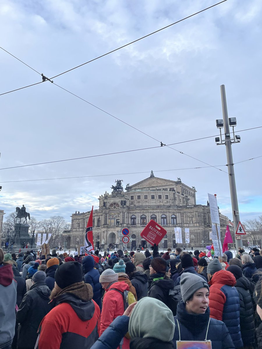 40.000!!
Dresden bleibt stabil ❤️ #dd2101 #fckafd #AufstehenGegenRechts