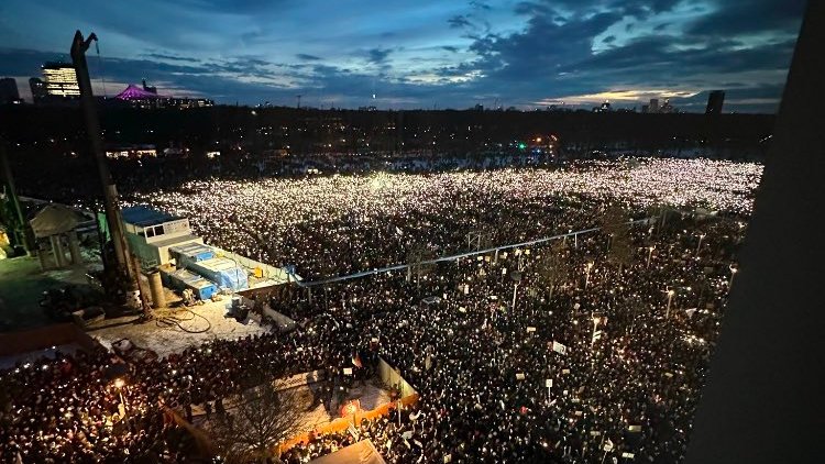 Wir haben gezählt &amp; es ist überwältigend:
Über 1,5 Mio. Menschen waren an diesem Wochenende gegen AfD, Hass &amp; Rechtsruck auf der Straße! Vom Dorf bis zur Hauptstadt, mit allen Generationen.

Und genau DAS sind die Bilder, vor denen Faschisten Angst haben. #ZusammenGegenRechts