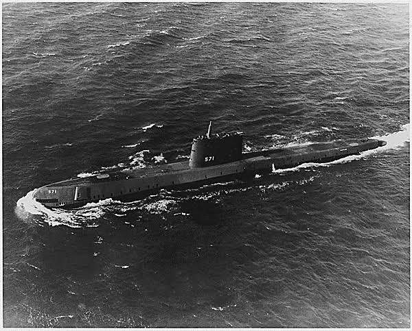 #XDondeelSolSale🌞 21 de enero de 1954. En #Groton Connecticut ‘es botado’ el submarino #USSNautilus (SSN-571) ‘primero en el mundo propulsado por #energiastomica’☑️