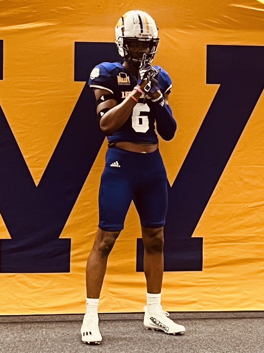 After a great conversation with <a href="/CoachJoeDavis/">Joe Davis</a> I am truly blessed to receive a D1 offer from @WIUfootball 
#AGTG <a href="/_CoachHoov/">Cole Hoover</a> <a href="/KreczmerWIU/">Brandon Kreczmer</a> 
<a href="/GeraldFilardi47/">Gerald Filardi</a> <a href="/HSWColtsFootbal/">HSWColtsFootball</a> <a href="/CoachZaharios/">Mike Zaharios</a>