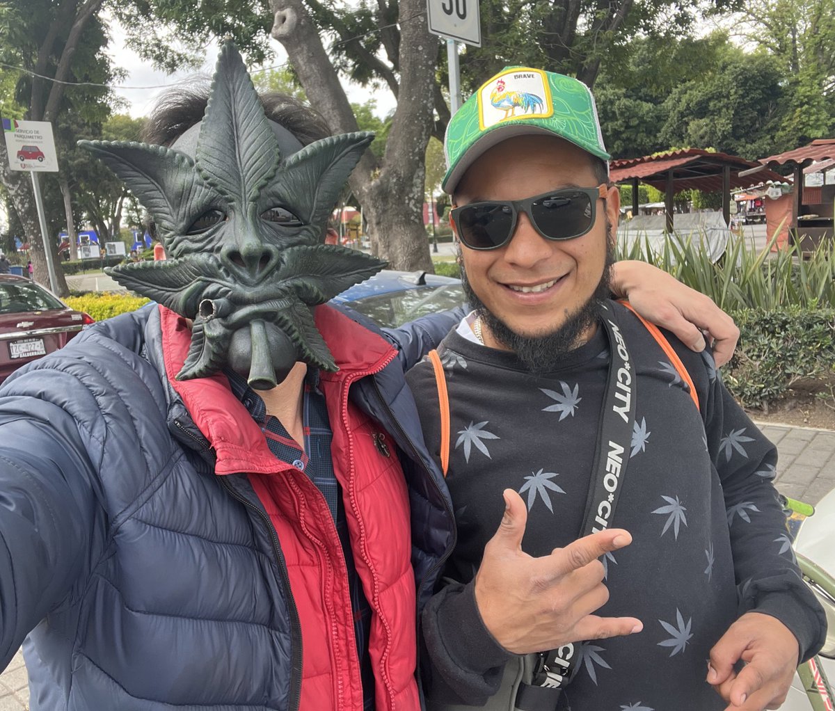 Mariguanillo's tweet image. Mire nomás, que me acabo de topar al mimsísimo @ReiiWeed420 #BuenosHumos