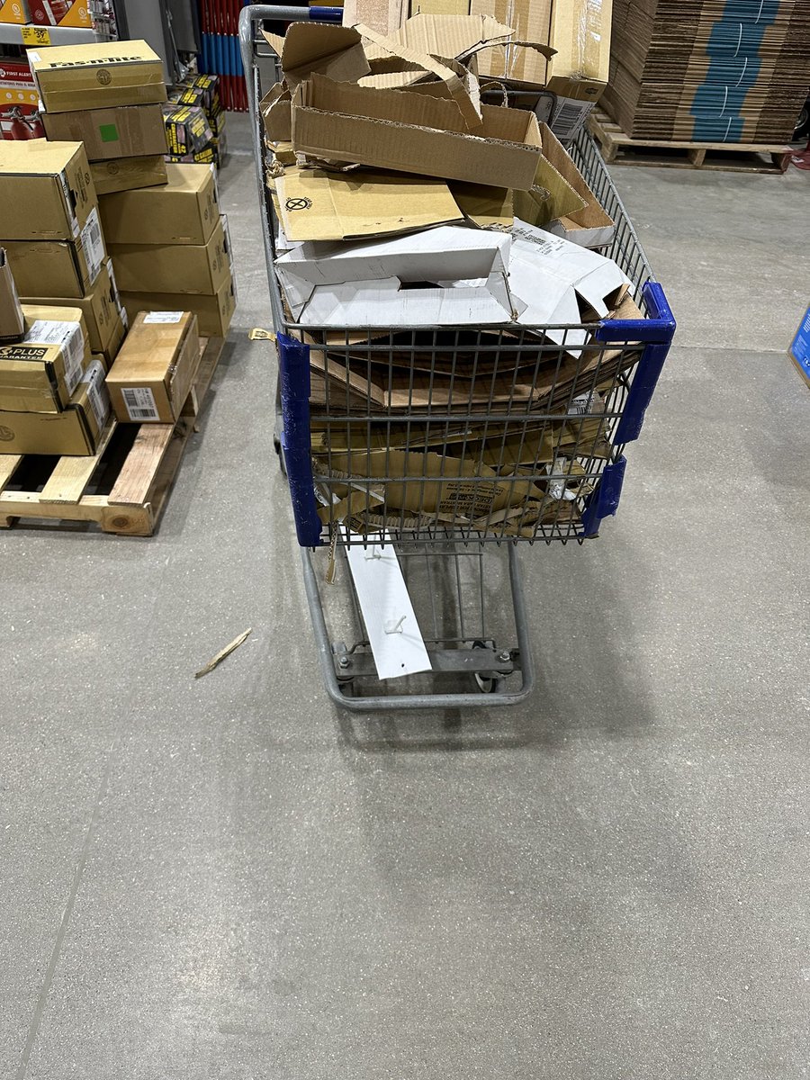 lenny0746's tweet image. #cardboardchallenge Just a small example of what my team has been up to getting ready for our Pros @746 @kennygrimsley @JBBailey9 @BenitoKomadina @alicia_sanders1 @CodyRice @jwaddell746 @Thomasa312 @Lowes @BluBoxR1 #scwv #pro